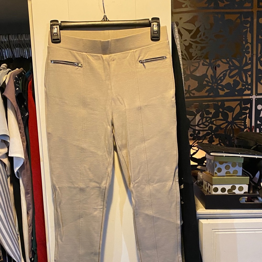 Forever 21 Beige Ankle Leggings with zipper - (S)